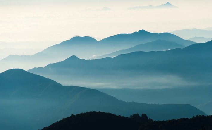 Fog in the Valley: The Evening Weather Most Photographers Miss