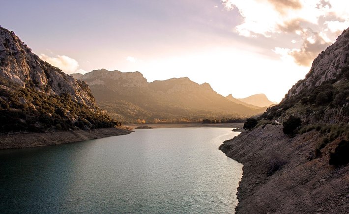 Reading the Valley Floor: How Water Shapes Evening Light