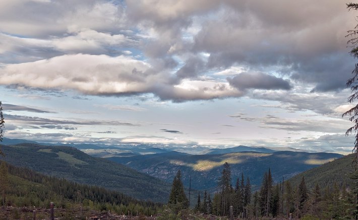 When the Valley Goes Quiet: Sound as a Sunset Cue